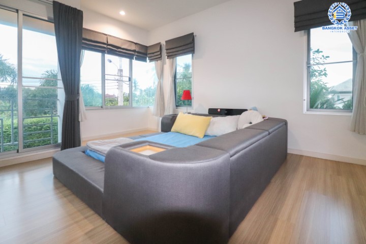 *****บ้านมือเดี่ยวมือสองย่านนนทบุรี ม.วิลล่าการ์เด้น3 บางกรวย-ไทรน้อย หลังมุม เนื้อที่ 66.7 ตร.ว. ฟังก์ชัน 3 ห้องนอน 3 ห้องน้ำ จอดรถได้ 2 คัน บรรยากาศเป็นส่วนตัว หน้าบ้านไม่ชนใคร บนทำเลศักยภาพ ใกล้เซ็นทรัลเวสต์เกต เชื่อมต่อหลายเส้นทาง ถ.รัตนาธิเบศร์, ถ.กาญจนาภิเษก และราชพฤกษ์ และรถไฟฟ้า "สถานีบางพลู"